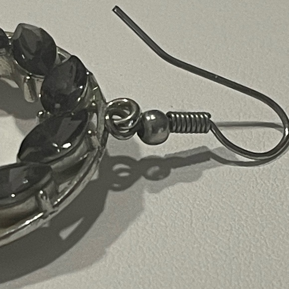 French hook earrings. Faceted gray set in silver-tone. - Picture 5 of 9